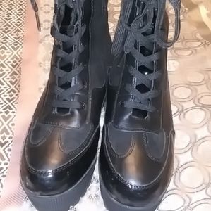 Combat boots
